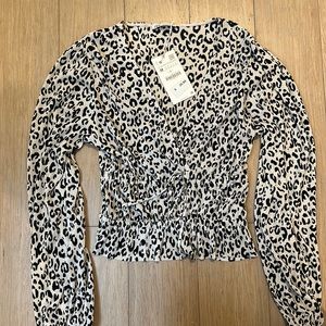 NWT Zara Leopard Print long Sleeve V-Neck Blouse with tie Size Medium